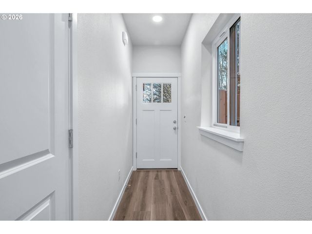 9259 E Burnside St, Portland, OR 97216