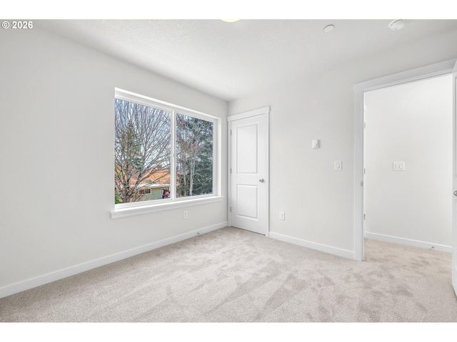 9259 E Burnside St, Portland, OR 97216