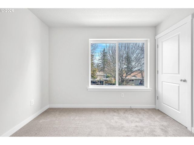 9259 E Burnside St, Portland, OR 97216