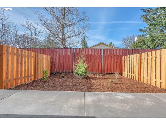 9259 E Burnside St, Portland, OR 97216