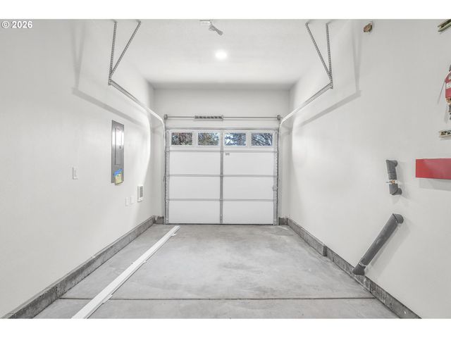 9259 E Burnside St, Portland, OR 97216