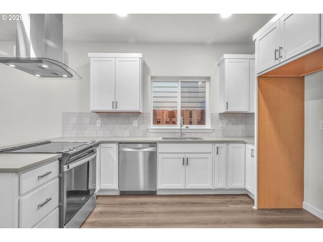 9259 E Burnside St, Portland, OR 97216