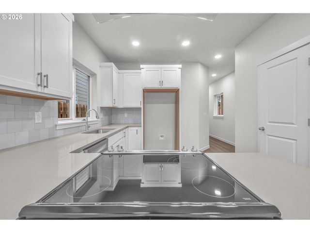 9259 E Burnside St, Portland, OR 97216