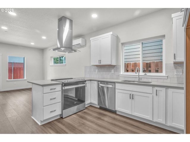 9259 E Burnside St, Portland, OR 97216