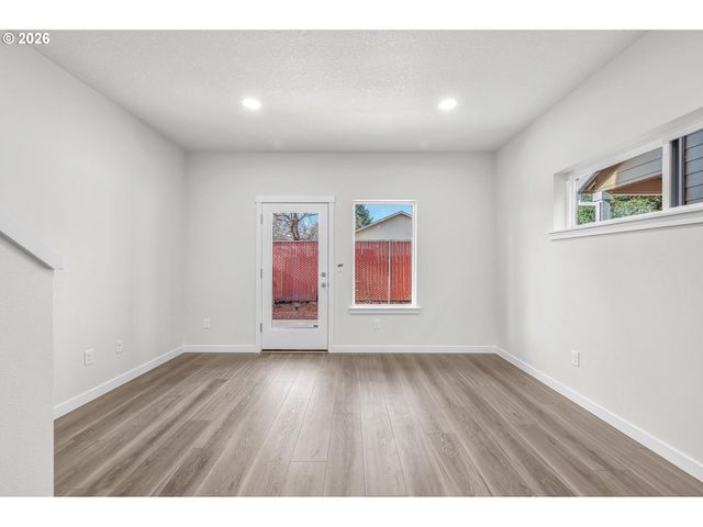 9259 E Burnside St, Portland, OR 97216