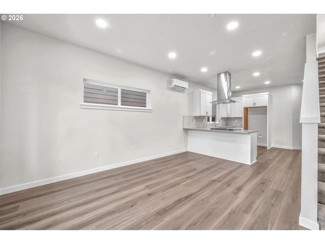 9259 E Burnside St, Portland, OR 97216