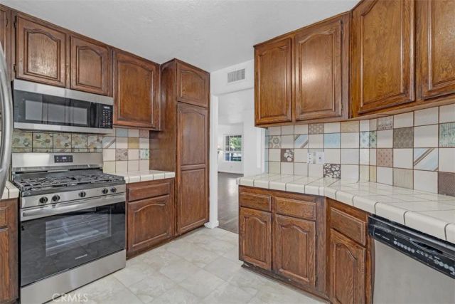 1005 Lakeview, Azusa, CA 91702