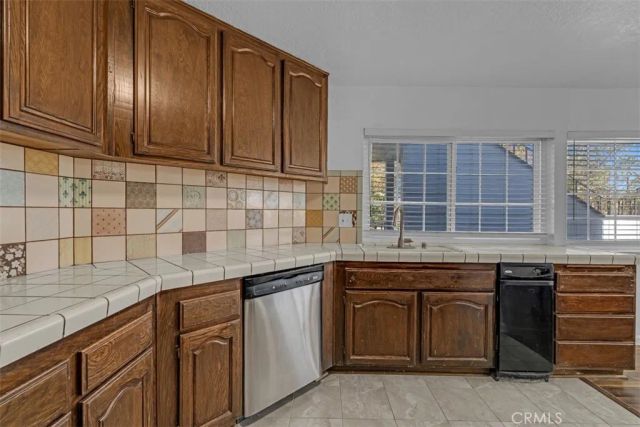 1005 Lakeview, Azusa, CA 91702