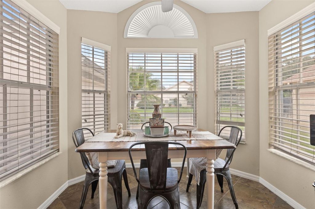Image 11 of property listing at 11612 PEACH GROVE LANE, Orlando, FL 32821