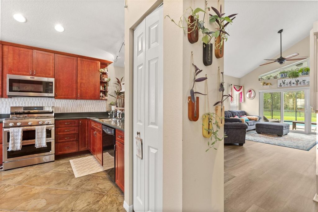 Image 12 of property listing at 11612 PEACH GROVE LANE, Orlando, FL 32821