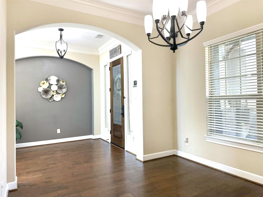 Image 10 of property listing at 26827 Longleaf Valley Drive, Katy, TX 77494