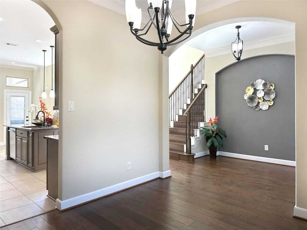 Image 11 of property listing at 26827 Longleaf Valley Drive, Katy, TX 77494