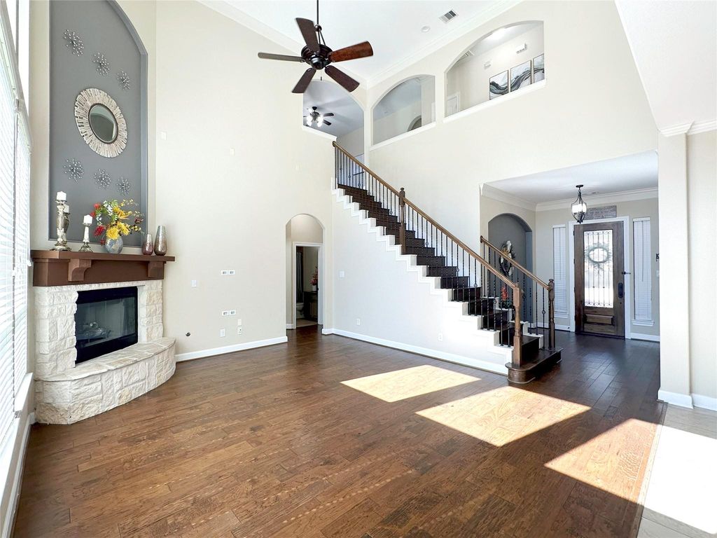 Image 13 of property listing at 26827 Longleaf Valley Drive, Katy, TX 77494