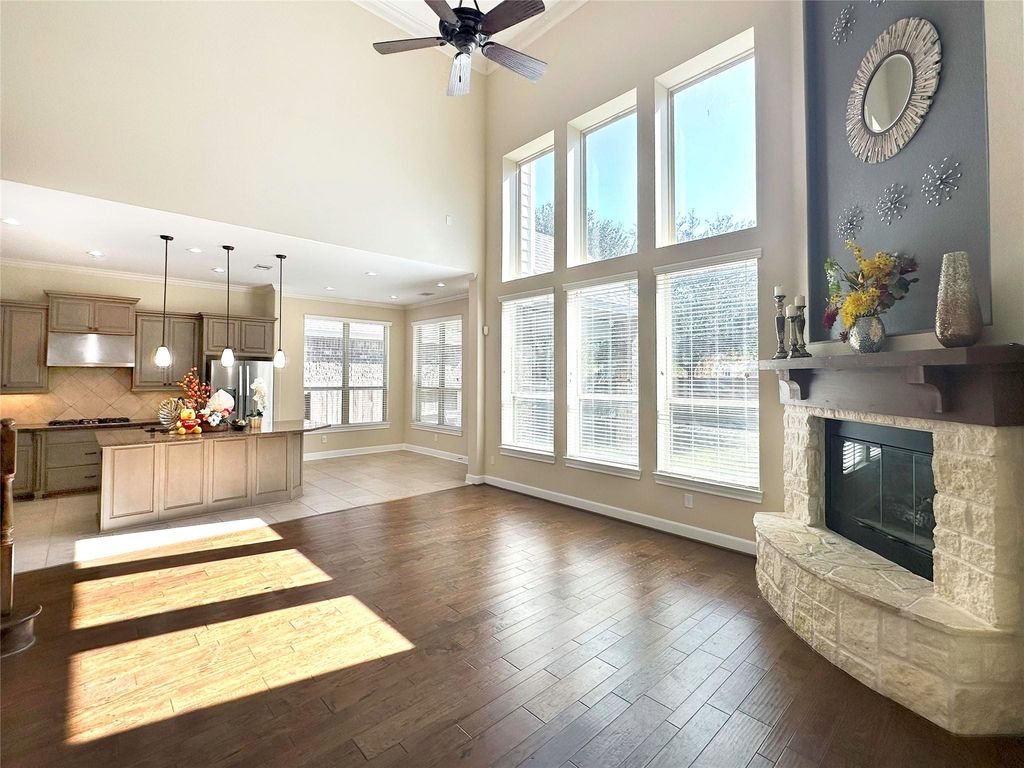 Image 14 of property listing at 26827 Longleaf Valley Drive, Katy, TX 77494