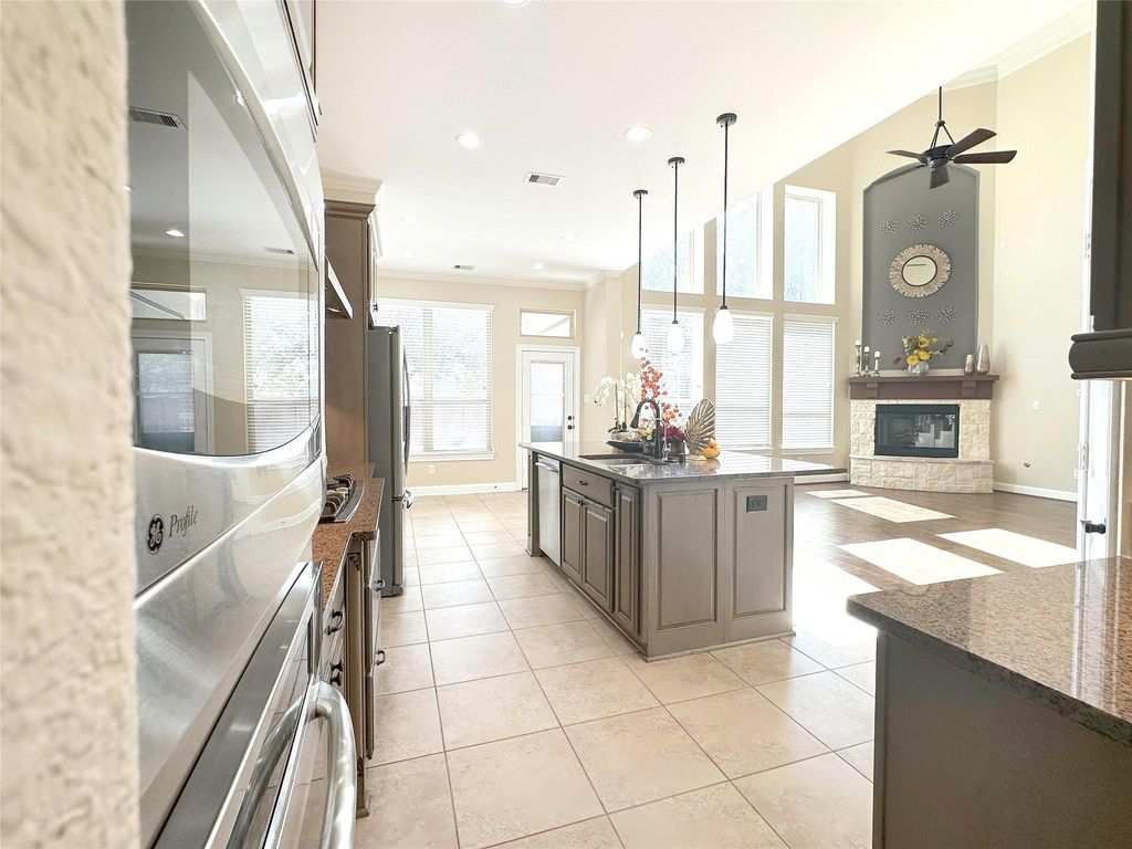 Image 18 of property listing at 26827 Longleaf Valley Drive, Katy, TX 77494