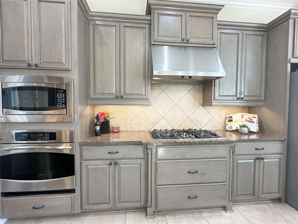 Image 19 of property listing at 26827 Longleaf Valley Drive, Katy, TX 77494