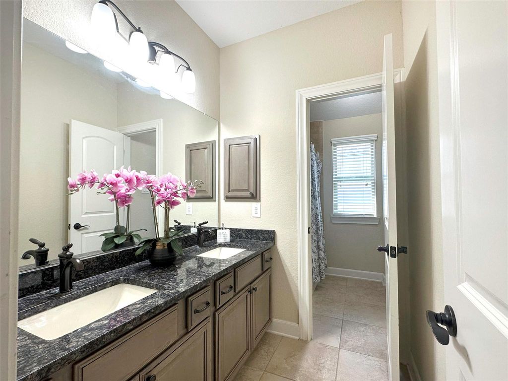 Image 37 of property listing at 26827 Longleaf Valley Drive, Katy, TX 77494