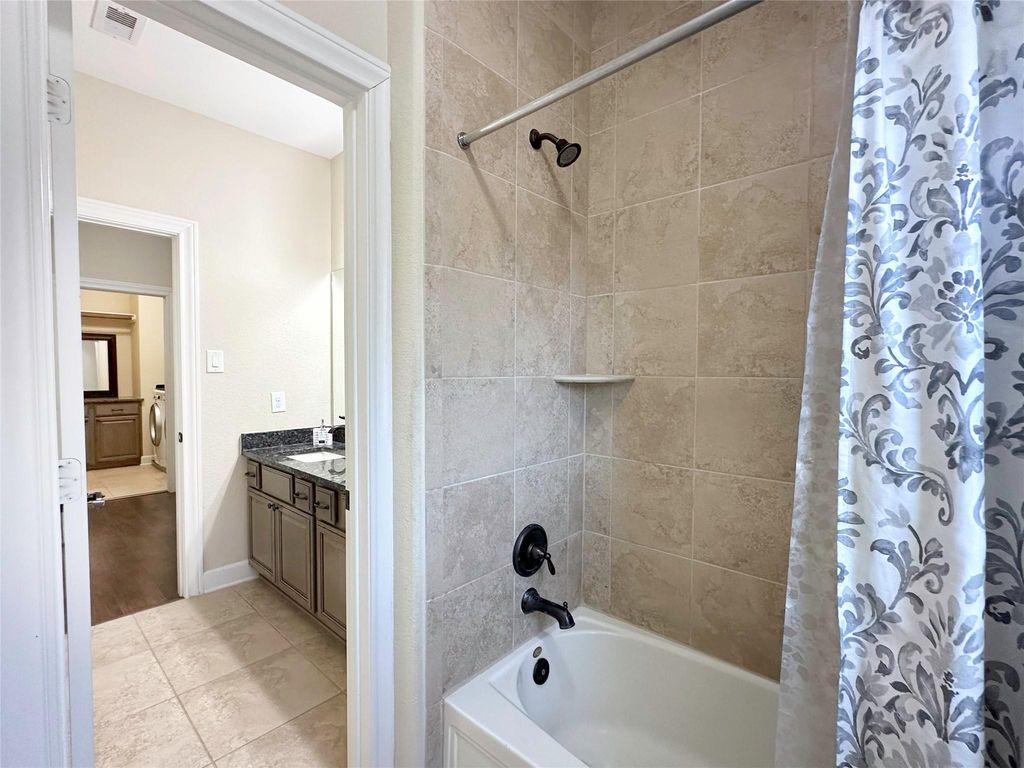 Image 38 of property listing at 26827 Longleaf Valley Drive, Katy, TX 77494