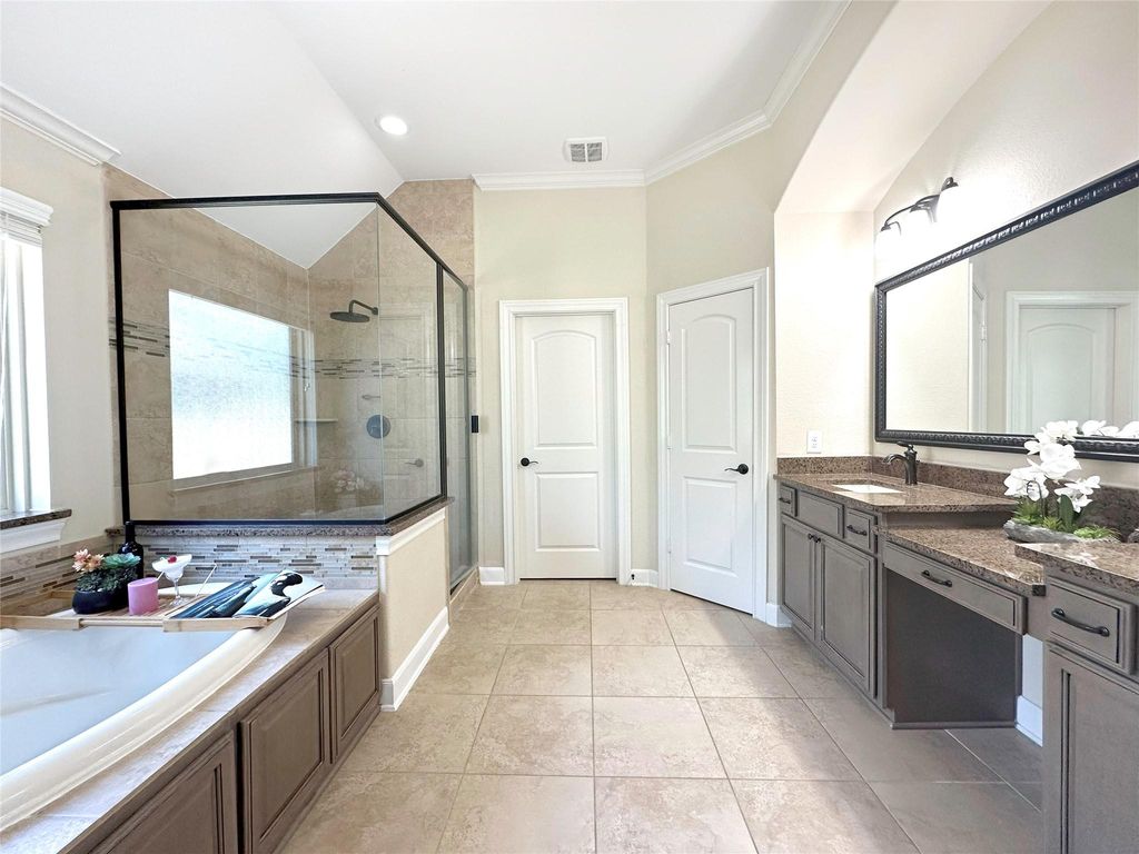 Image 43 of property listing at 26827 Longleaf Valley Drive, Katy, TX 77494