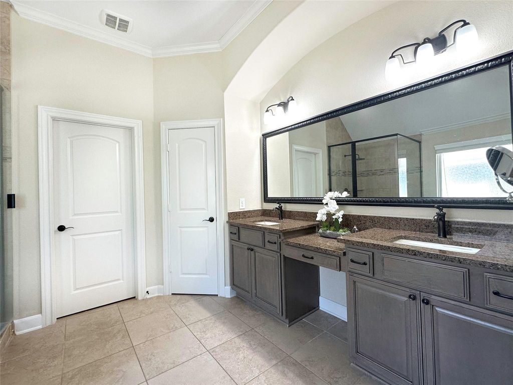 Image 44 of property listing at 26827 Longleaf Valley Drive, Katy, TX 77494