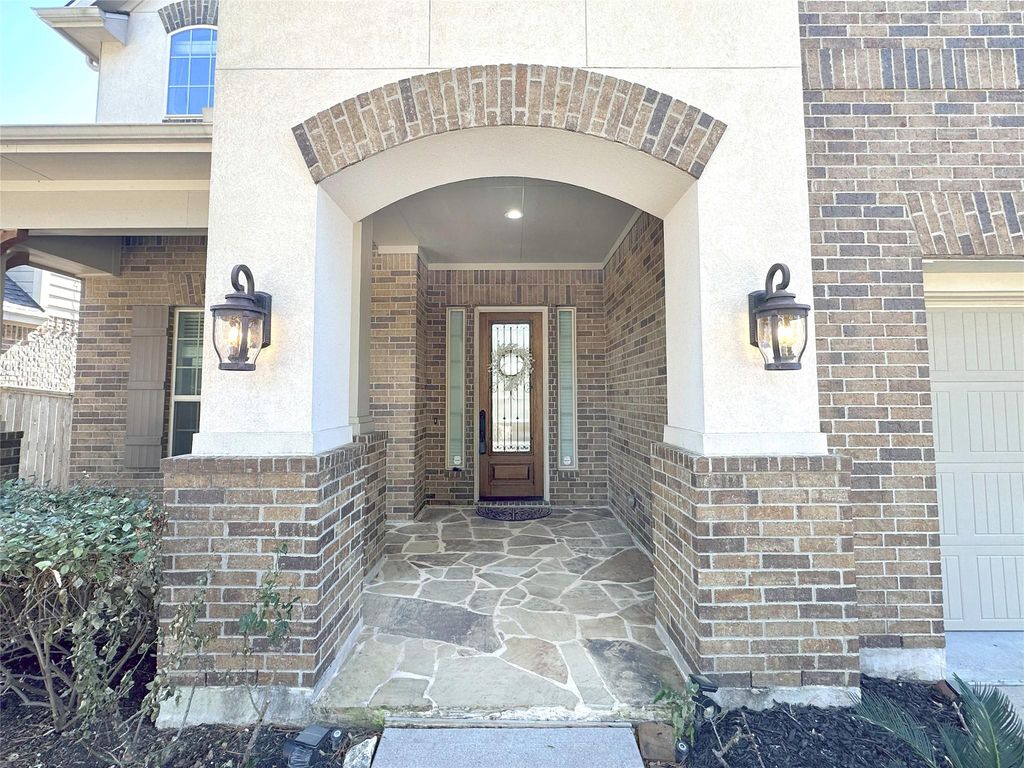 Image 5 of property listing at 26827 Longleaf Valley Drive, Katy, TX 77494