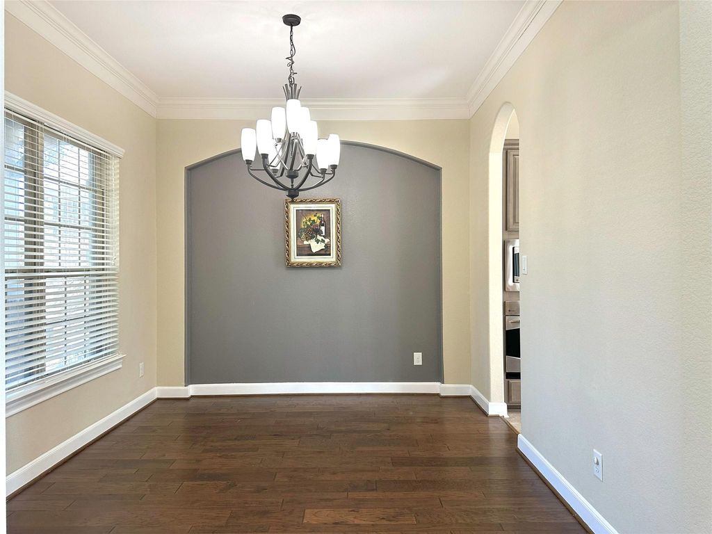 Image 9 of property listing at 26827 Longleaf Valley Drive, Katy, TX 77494