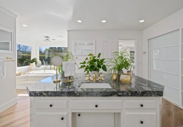 9 Country Glen Road, Fallbrook, CA 92028