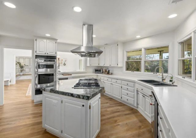 9 Country Glen Road, Fallbrook, CA 92028