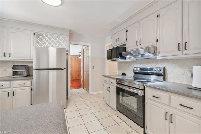 1433 Williams CIR, Suffolk, VA 23434