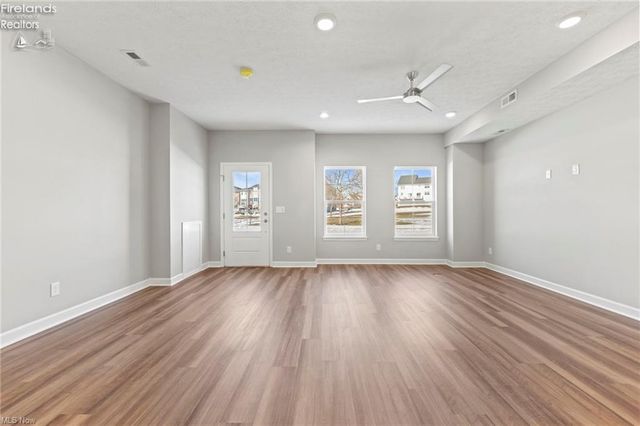 457 Harbor Lane, Lorain, OH 44052