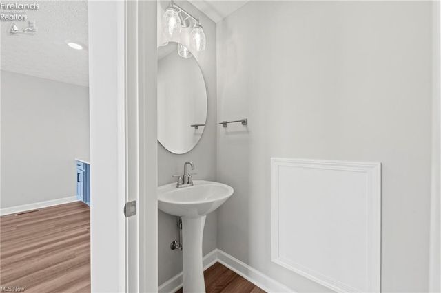 457 Harbor Lane, Lorain, OH 44052