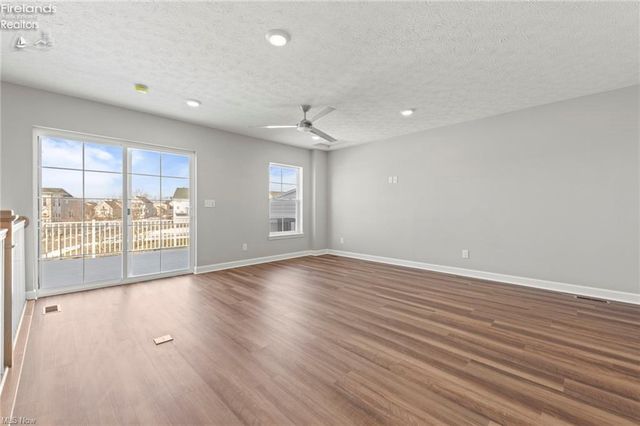 457 Harbor Lane, Lorain, OH 44052