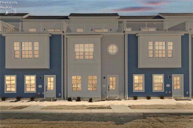 457 Harbor Lane, Lorain, OH 44052