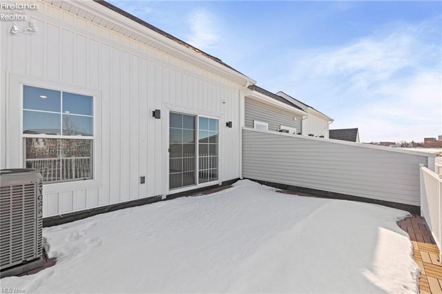 457 Harbor Lane, Lorain, OH 44052