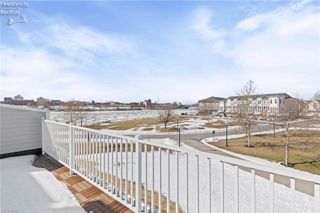 457 Harbor Lane, Lorain, OH 44052