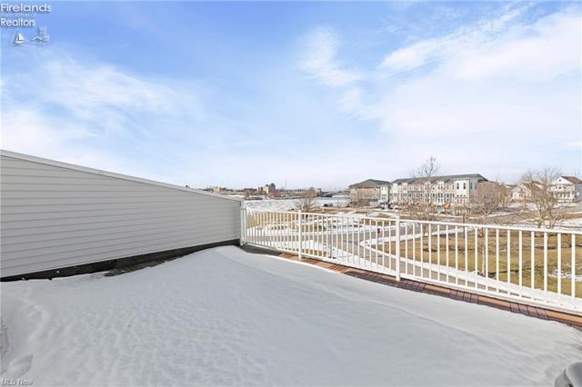 457 Harbor Lane, Lorain, OH 44052