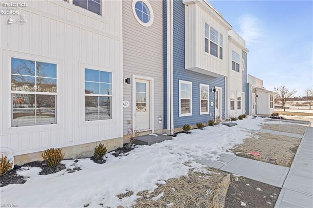 457 Harbor Lane, Lorain, OH 44052