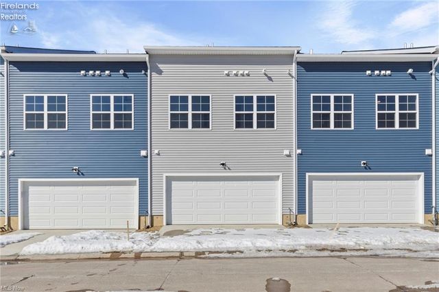 457 Harbor Lane, Lorain, OH 44052