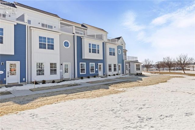 457 Harbor Lane, Lorain, OH 44052