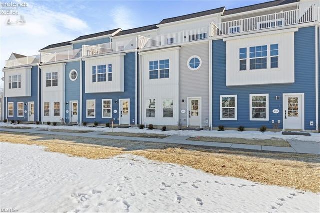 457 Harbor Lane, Lorain, OH 44052