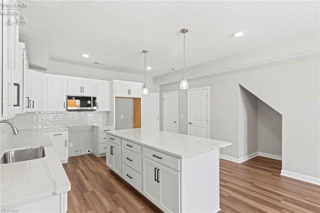 457 Harbor Lane, Lorain, OH 44052