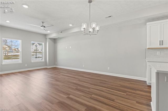 457 Harbor Lane, Lorain, OH 44052