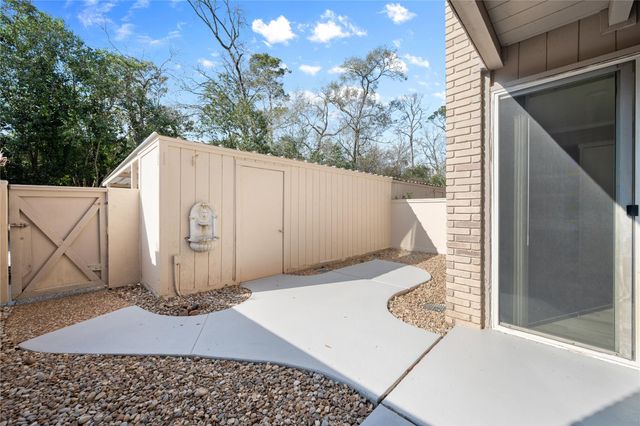 2113 Lake Village Drive, Kingwood, TX 77339