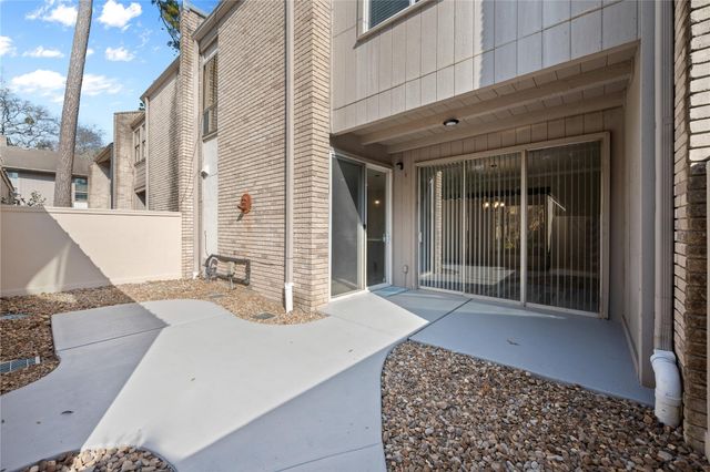 2113 Lake Village Drive, Kingwood, TX 77339