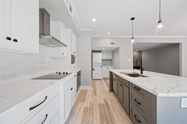 2113 Lake Village Drive, Kingwood, TX 77339