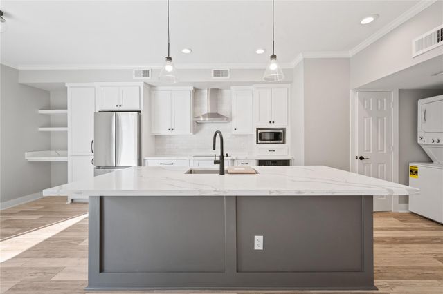 2113 Lake Village Drive, Kingwood, TX 77339