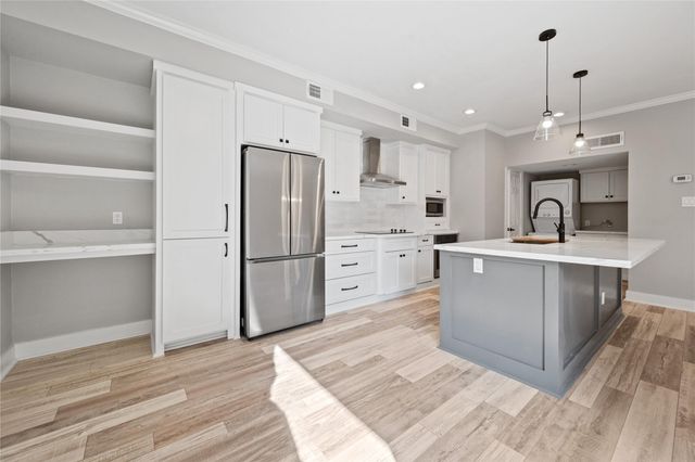 2113 Lake Village Drive, Kingwood, TX 77339