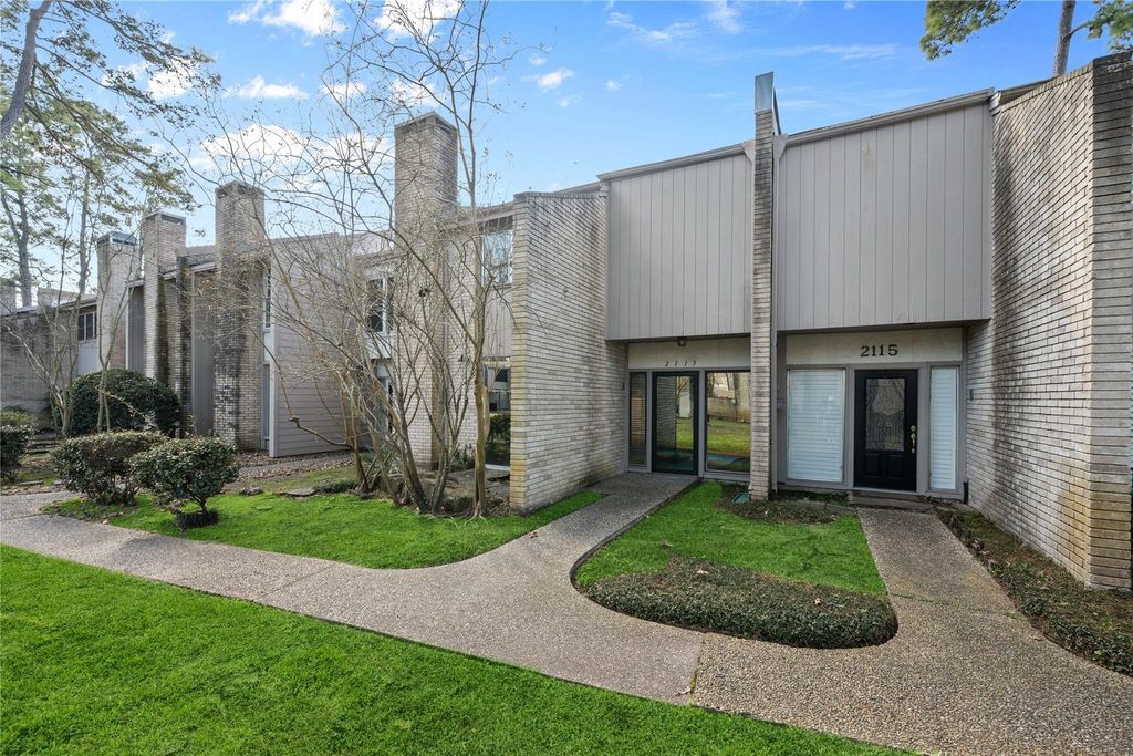 2113 Lake Village Drive, Kingwood, TX 77339