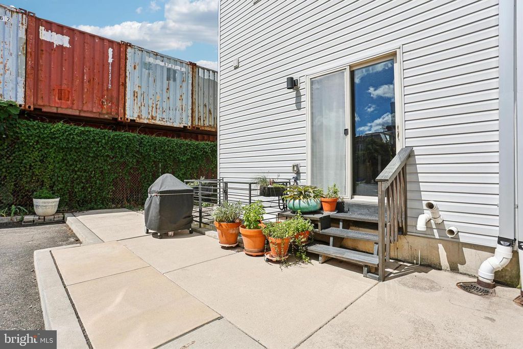 2567 E THOMPSON ST, Philadelphia, PA 19125