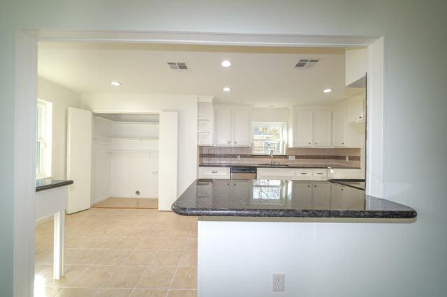 5471 Loch Lomond Drive, Houston, TX 77096